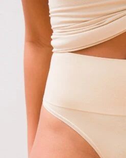 Seamless Ultralight Smoothing Thong -Shapewear Favour 570321448ext3 large